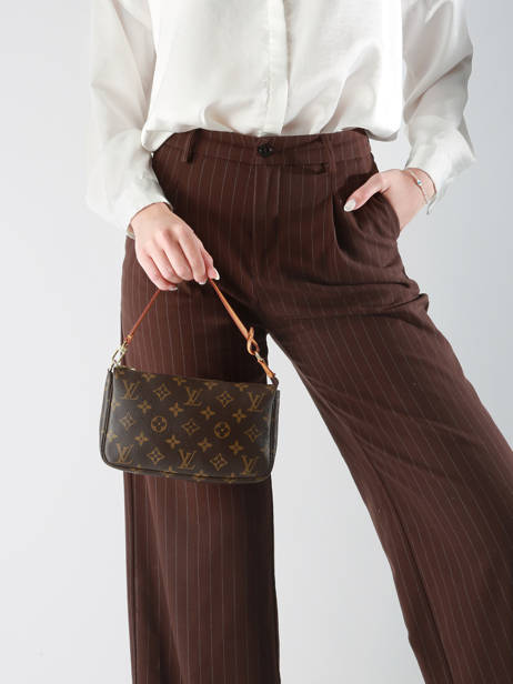 Mini-sac D'occasion Pouch Monogrammé Louis vuitton Marron second life 1363087 vue secondaire 1